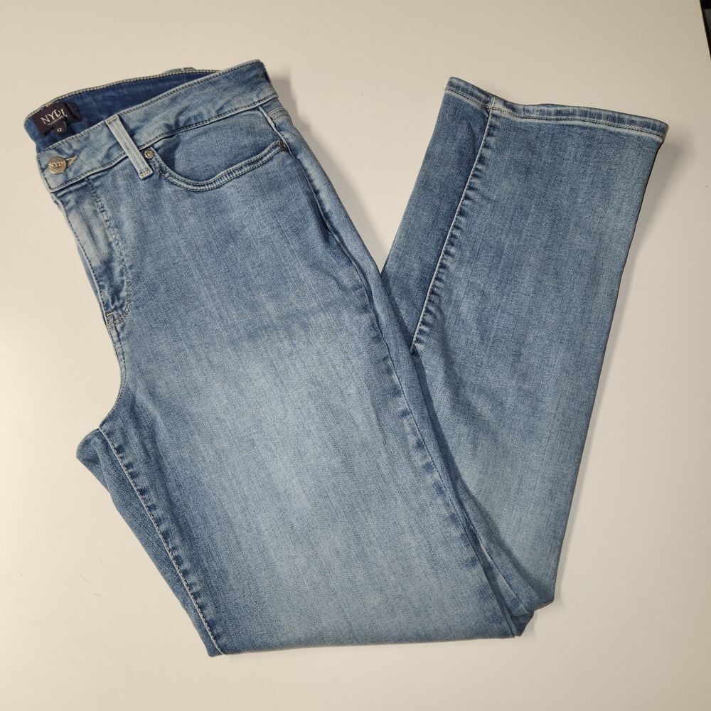 NYDJ Marilyn Straight Leg Med Wash Jeans Size 12 Lift Tuck Denim Casual